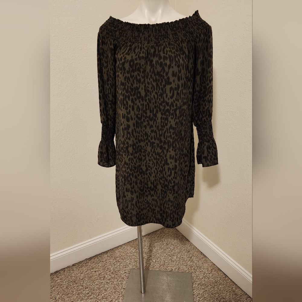Veronica‎ M. Elastic  Smocked off the shoulder dress size med